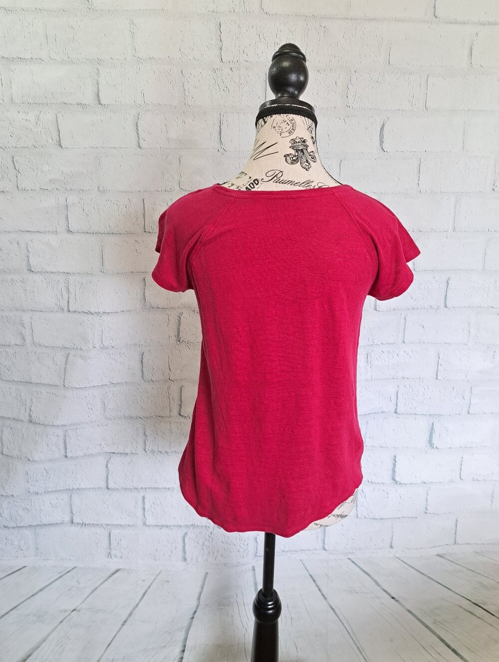 Loft Linen Top In Fuschia - Picture 4 of 6